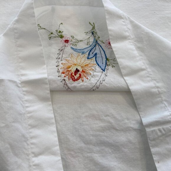 Vintage pillow cases Floral Embroidered White 100% cotton Cottagecore  bedding - Picture 7 of 15